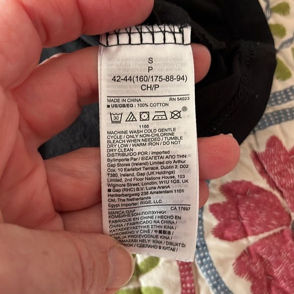 👚GAP artist collaboration Keith Harding Heart Pump crop T.  EUC. Size Small. - Picture 4 of 4